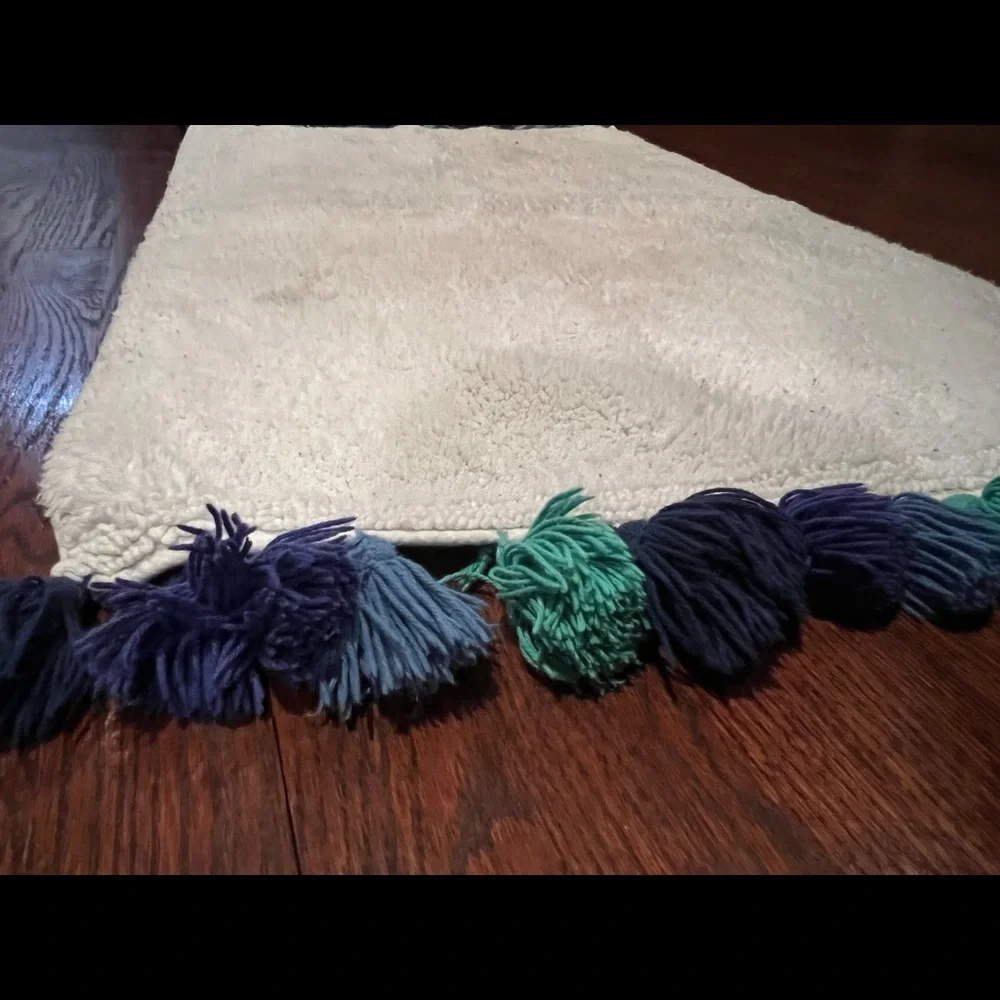 Pottery Barn Teen Tassel Bath Mat